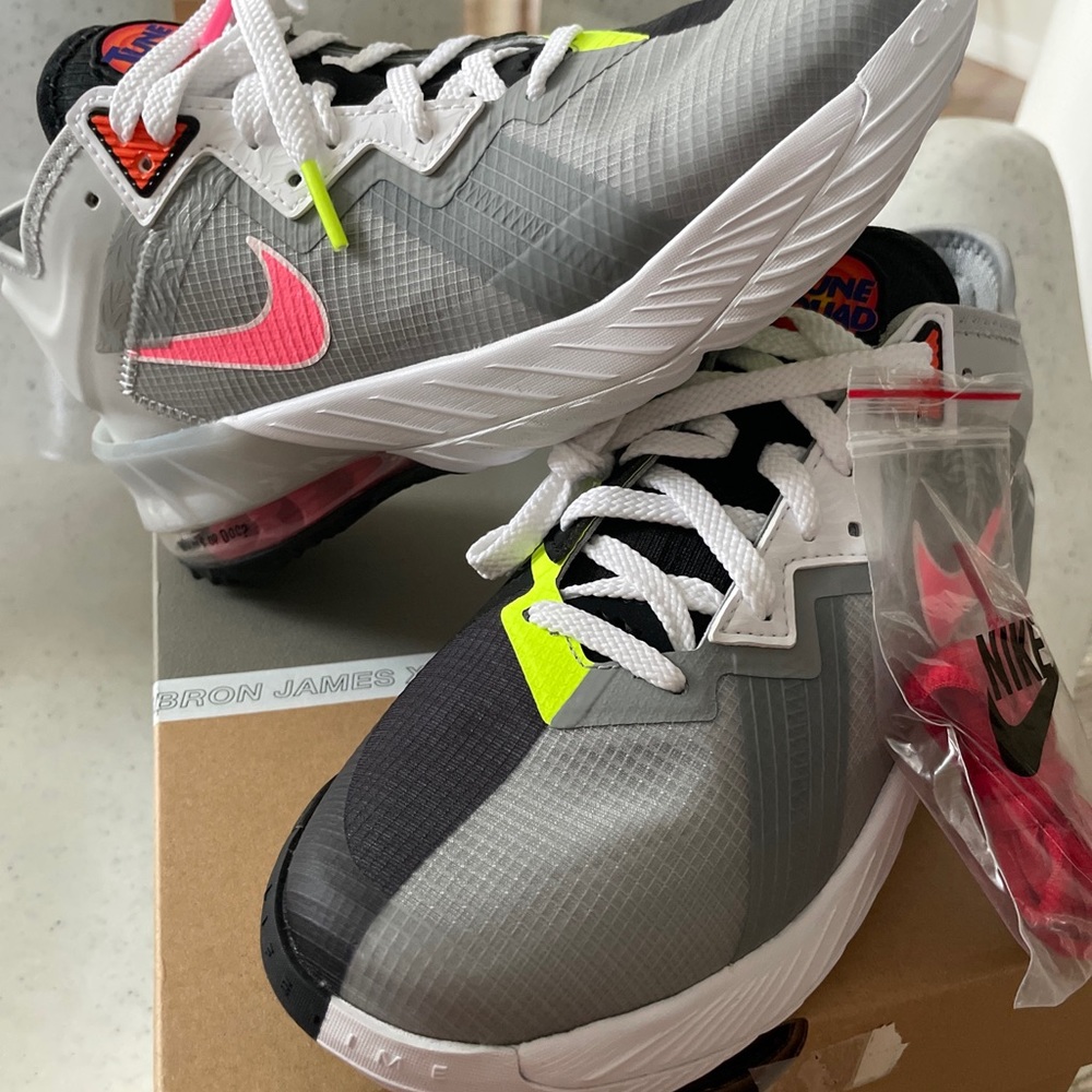 Nike LeBron XVIII Low (GS) Sneakers Space Jam X Bugs vs Marvin NEW